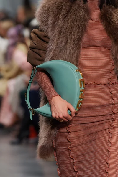 Look 80